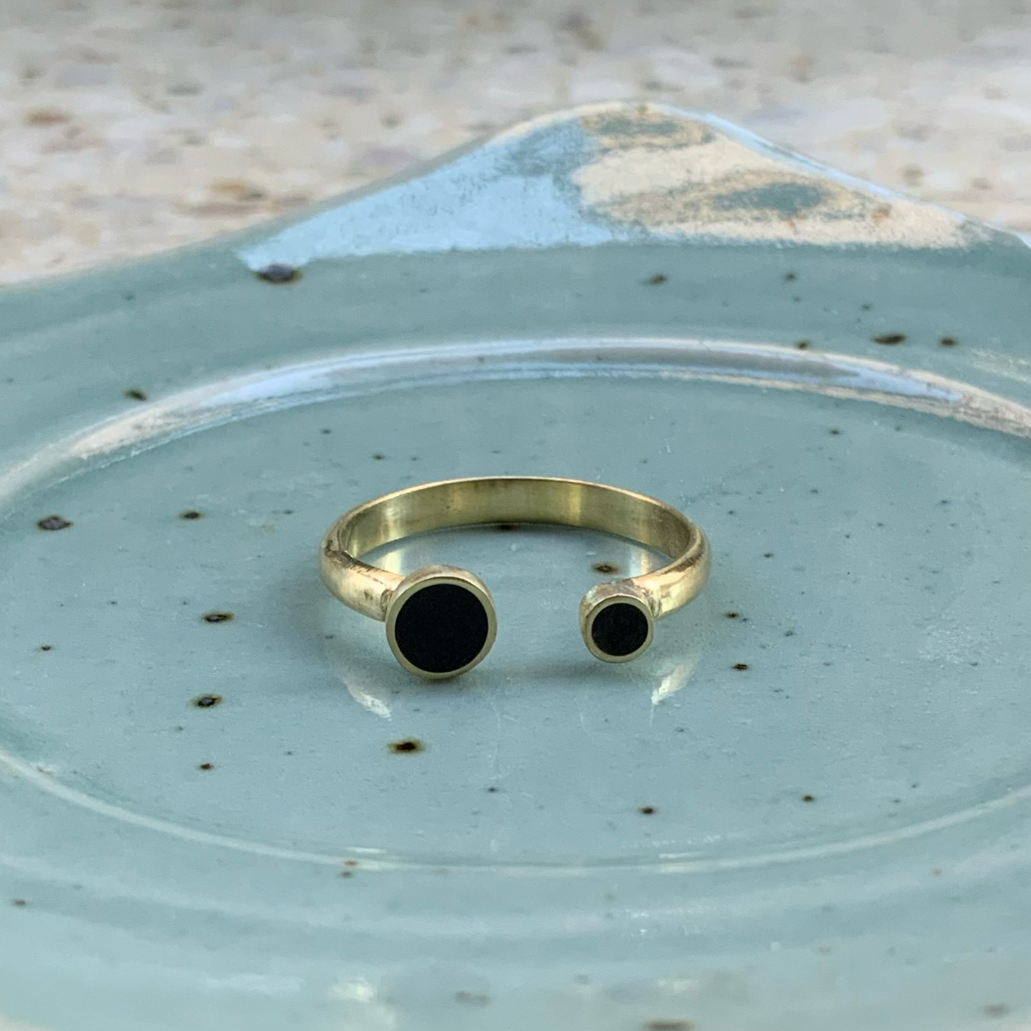 duo-ink-ring-handmade-artisan-greek-minimalist-golden-ring-two-circles-and-black-polymer-clay-inlay-on-a-reflective-surface-jewelry-by-meow-dusk-and-dawn-collection-right-side-closeup