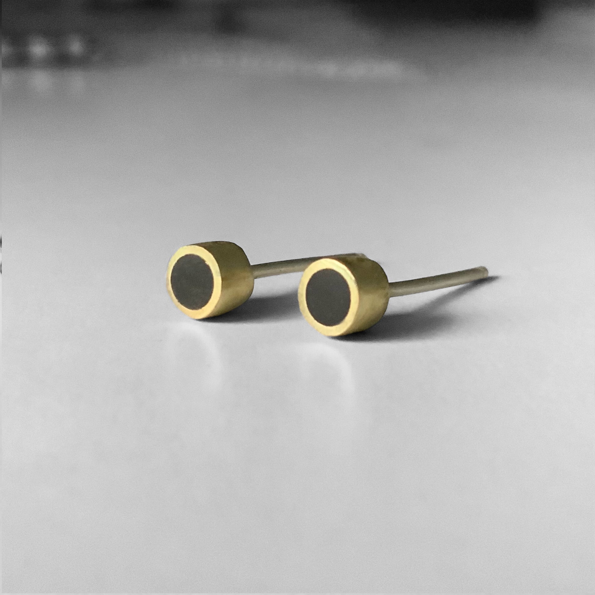 right-angle-view-handmade-artisan-greek-small-minimalist-stud-earrings-with-one-circle-shape-with-black-polymer-clay-inlay-jewelry-by-meow-dusk-and-dawn-collection-noir-halo-mini-studs